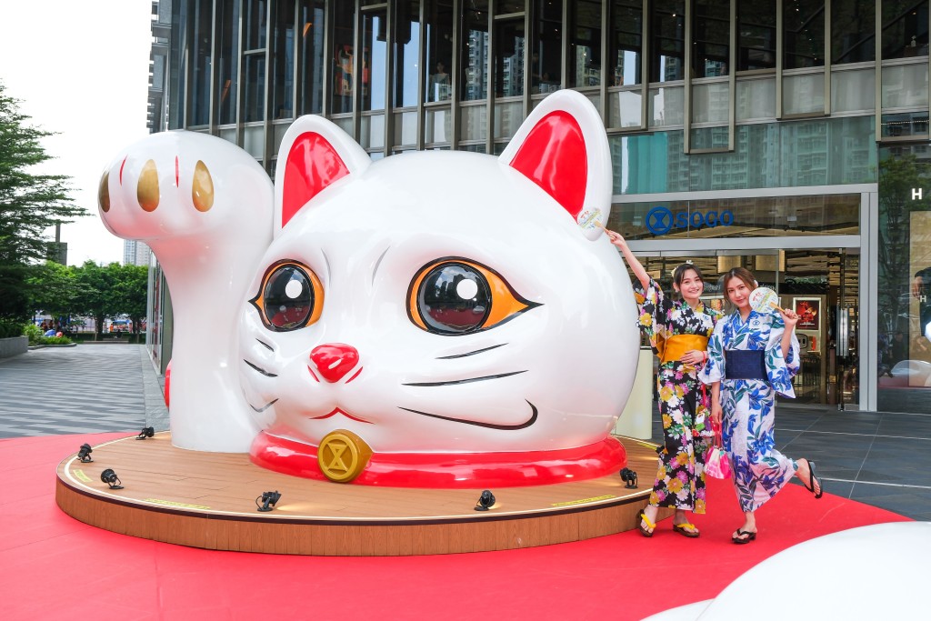 凡單一購物滿$1,000(SOGO Rewards會員)或$1,200(非會員),即可換領$100現金券1張,多買多送,讓大家盡享購物禮遇。 凡單一購物滿$1,000(SOGO Rewards會員)或$1,200(非會員),即可換領$100現金券1張,多買多送,讓大家盡享購物禮遇。