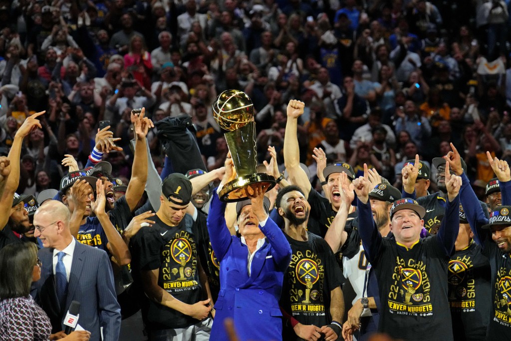 丹佛金块勇夺的球队第一个NBA总冠军。路透社