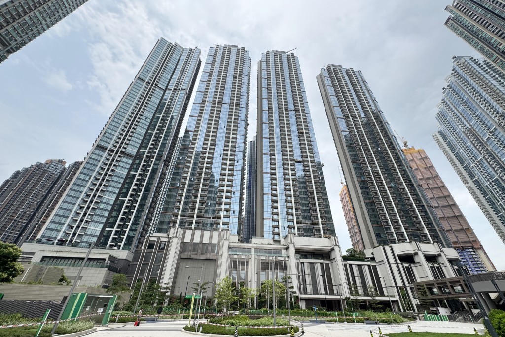 凱柏峰昨日連售15伙，套現逾1.34億。