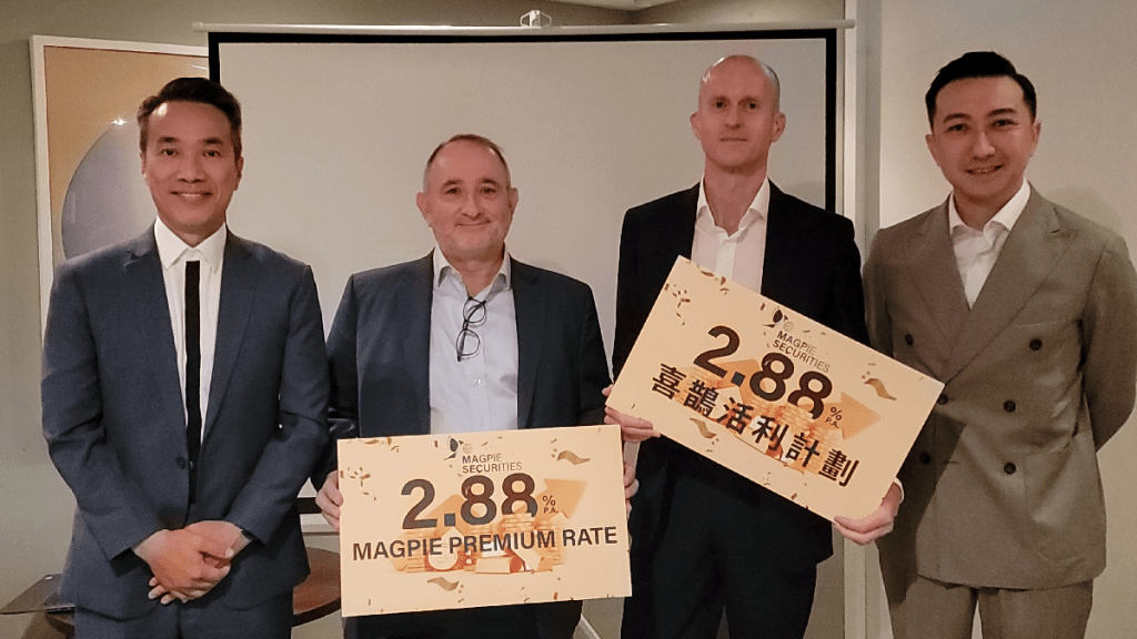 左起:喜鵲證券研究部資深策略師陳富安、行政總裁Richard Abrahams、外匯及環球支付總監Simon Blyth、技術總監李子東