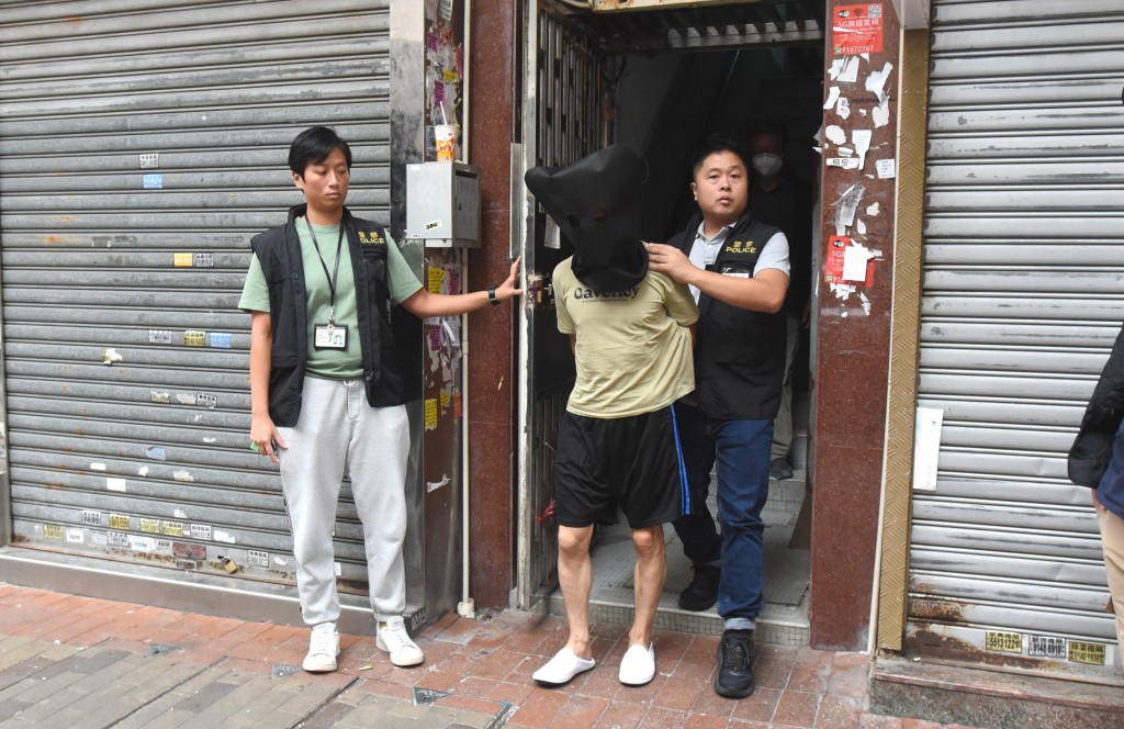 警方锁定贼人，昨日（17日）拘捕49岁涉案无业男。黄文威摄