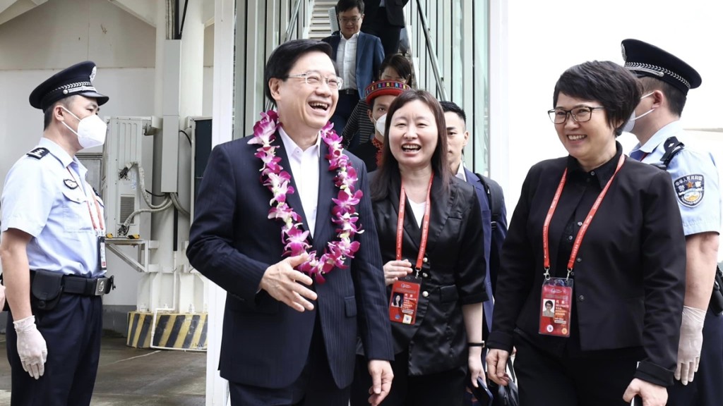 李家超今日抵達海南海口,準備出席博鰲亞洲論壇2023年年會。李家超FB圖片