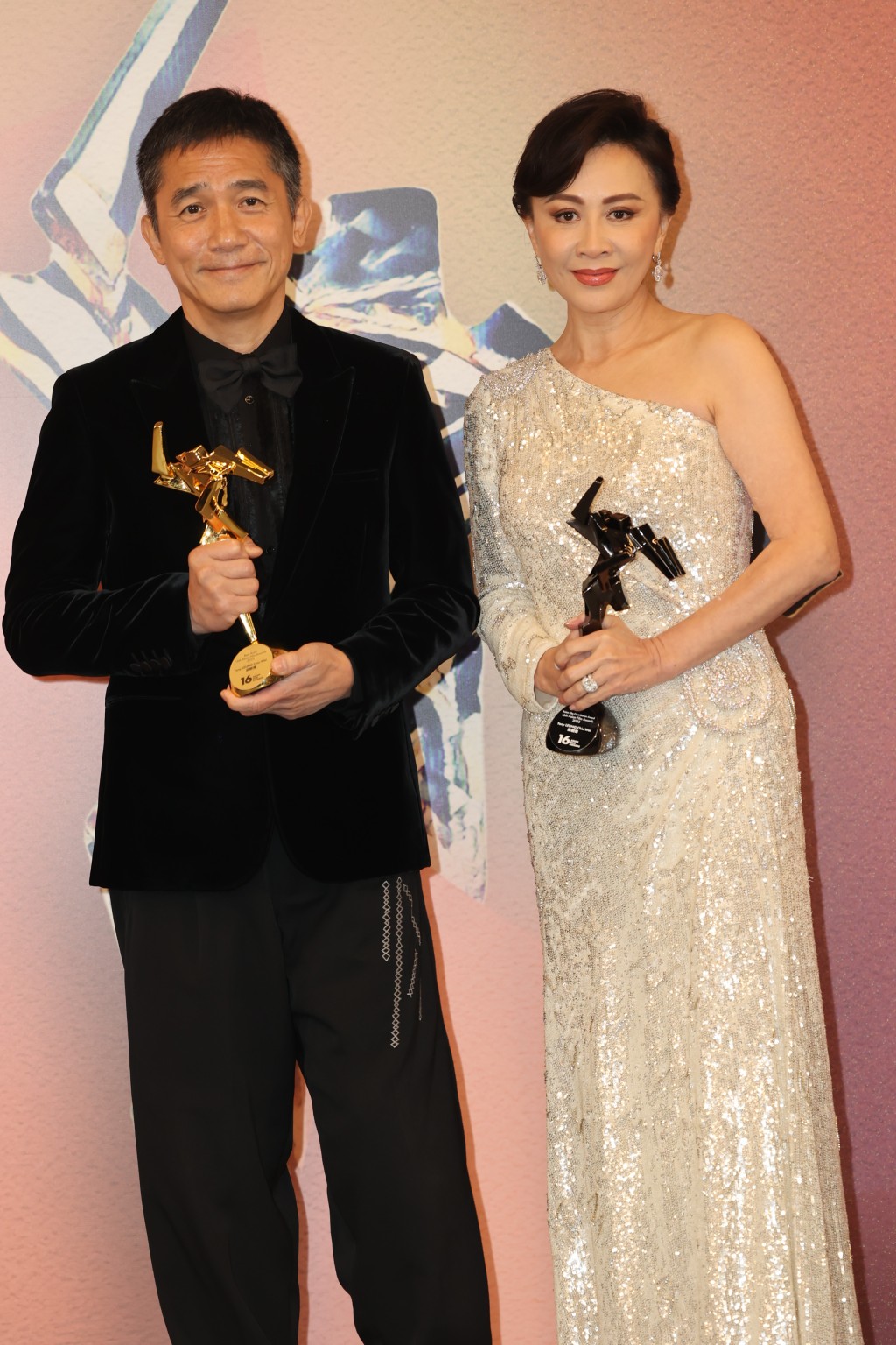 日前梁朝偉憑《風再起時》奪於「亞洲電影大獎」奪「最佳男主角」。  ​