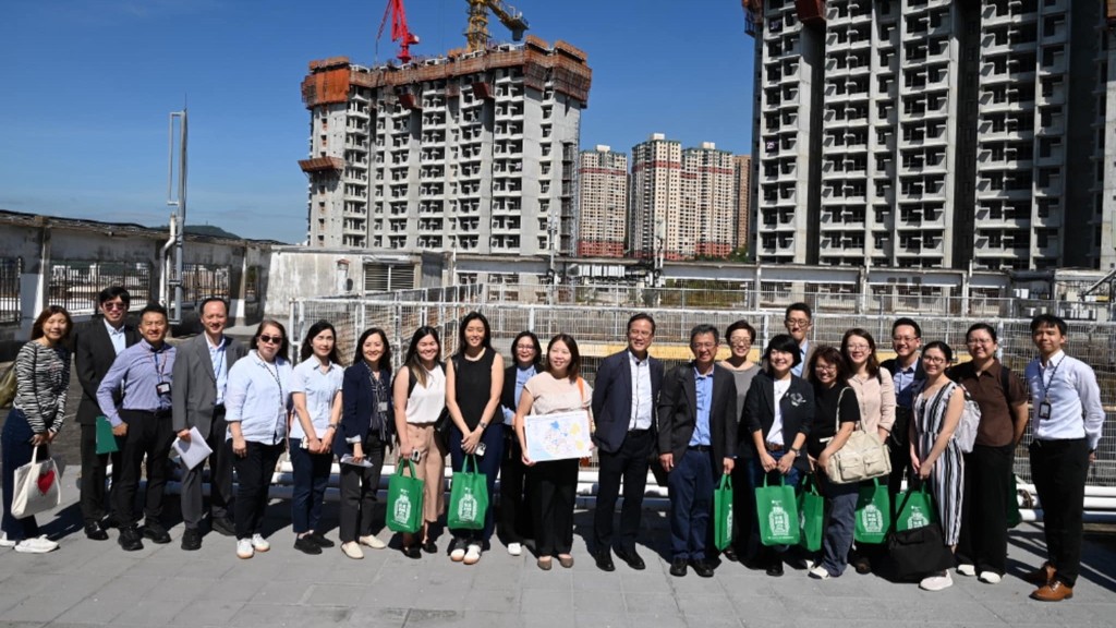 華富邨重建︱房屋局邀新加坡建屋發展局實地考察 交換經驗與見解