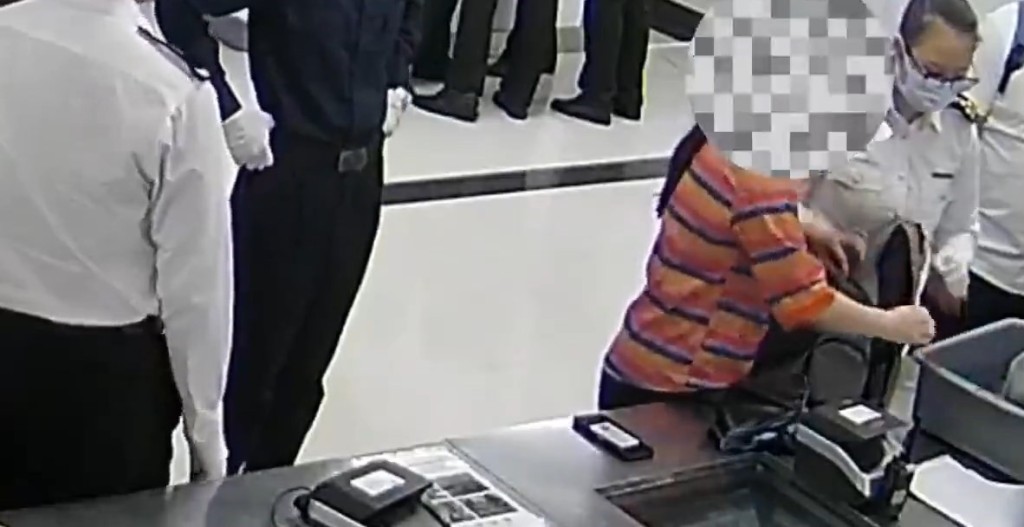 4名旅客經羅湖口岸北上，被揭偷運72隻虎紋鈍口螈。海關發布