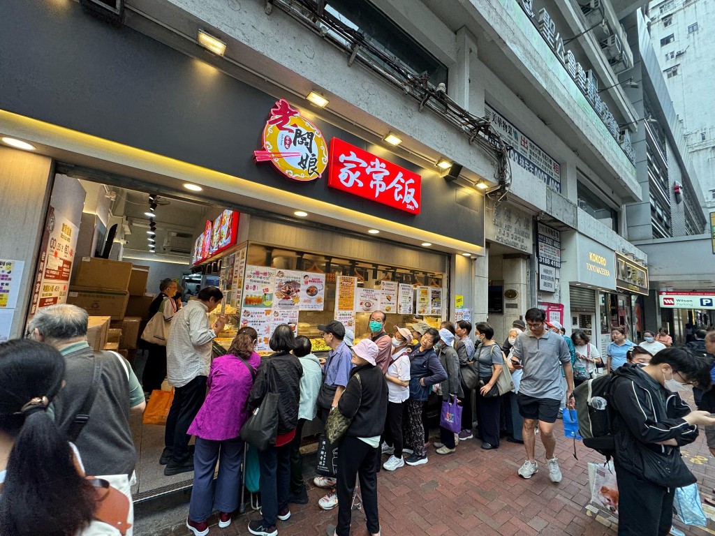 3. 灣仔兩餸飯店「老闆娘家常飯」 $8麻婆豆腐飯