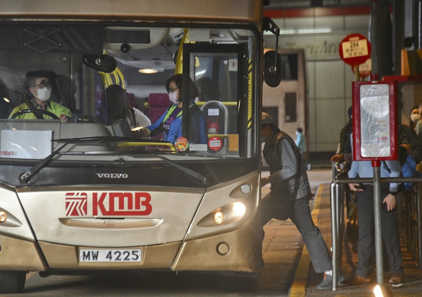 九巴39條路線明天接受以電子支付繳付車費。資料圖片
