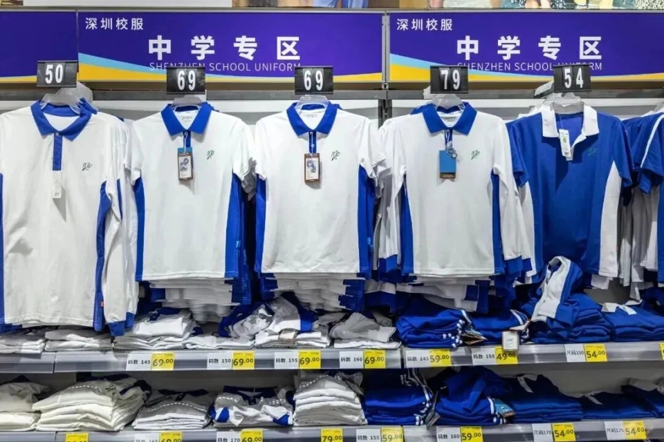 深圳校服全市統一,不少網友直呼:「真香!」 深圳校服全市統一,不少網友直呼:「真香!」