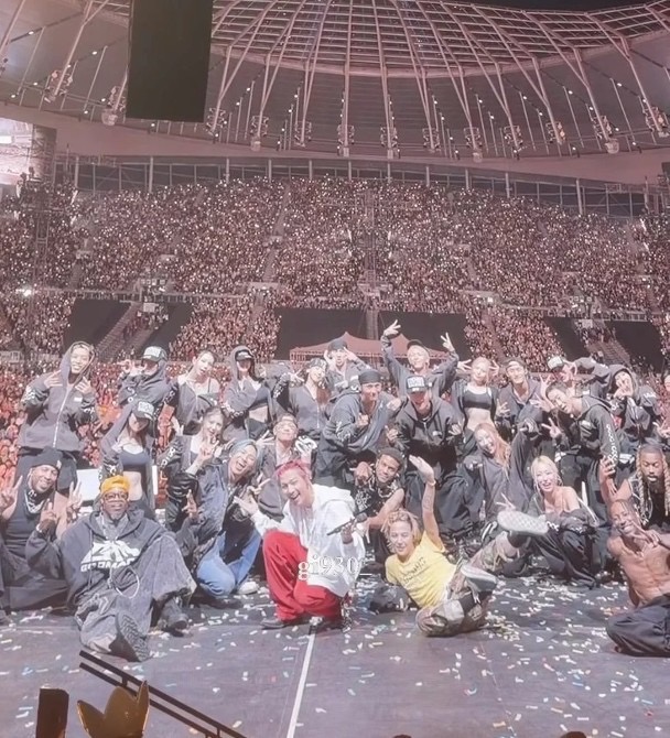 BIGBANG的20周年巡唱昨日在倫敦舉行，吸引60,000名fans朝聖。