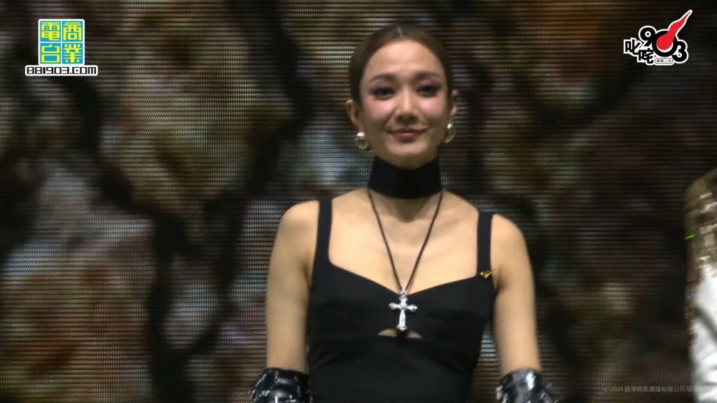 王君馨以歌手身份出席《叱咤》。