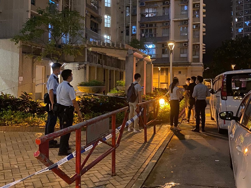 油麗邨秀麗樓昨晚有一男一女昏迷倒臥地面。