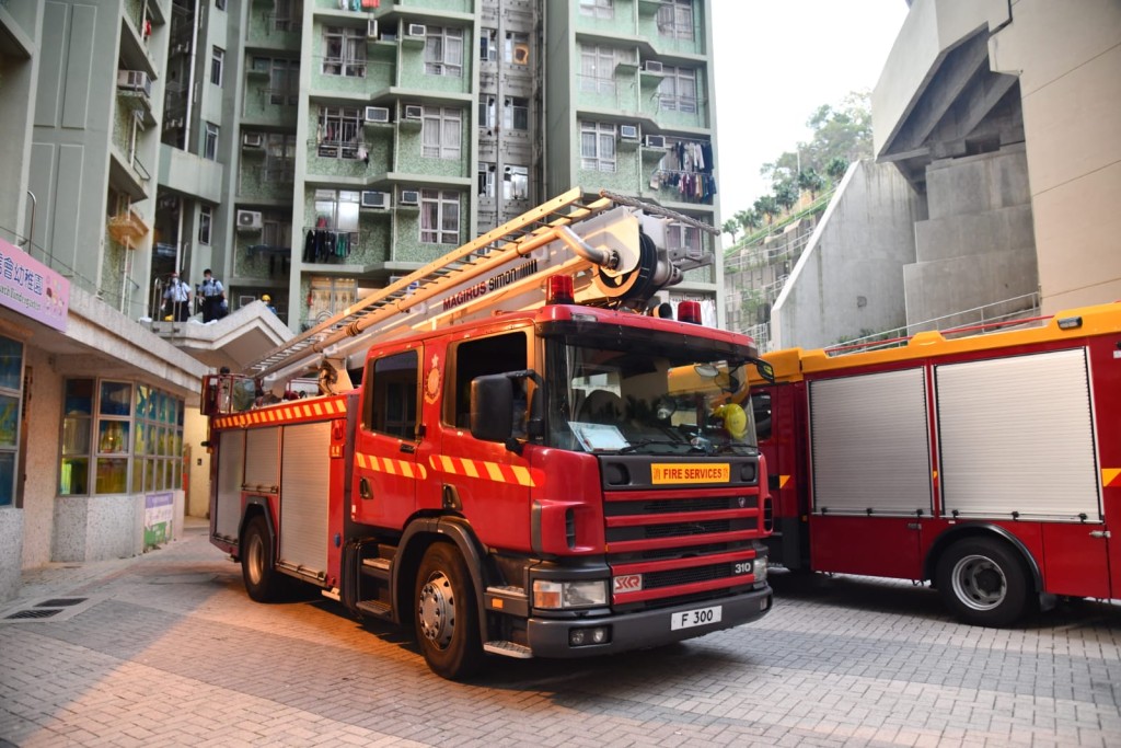 一名女子從何文田邨適文樓墮樓,當場不治。