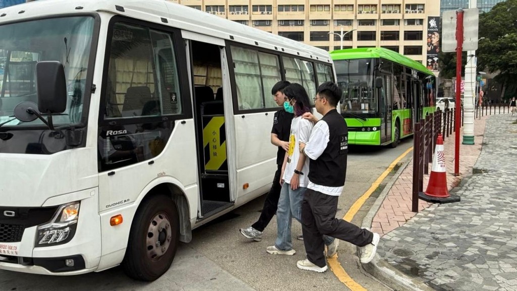 入境處反黑工一周拘16人 包括兩名內地來港「地陪」