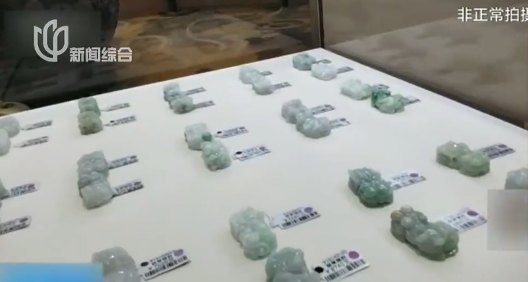 央视揭云南“纯玩团”黑幕，999元六天游五度被转卖，导游逼买翡翠。 央视