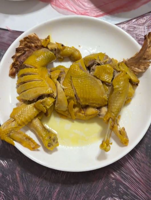 湖南有民众的年夜饭以“奇珍异兽”做主题，大获好评。抖音