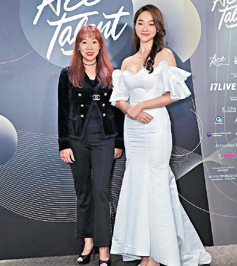 ■愛將翟司琳（右）以冠軍姿態入圍《Face Of Asia》，老闆唐安麒自然好開心。
