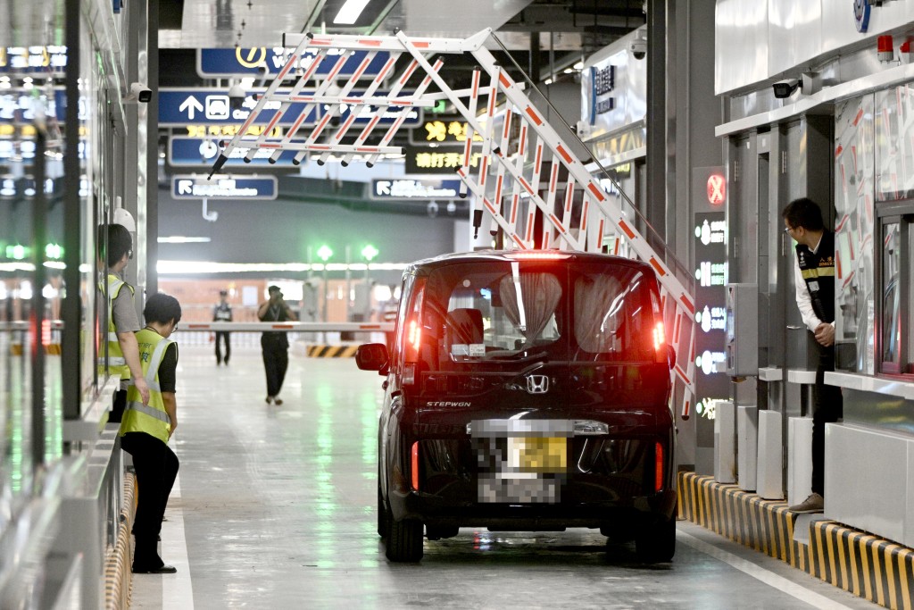 首次實際測試車輛「五合一」通道。