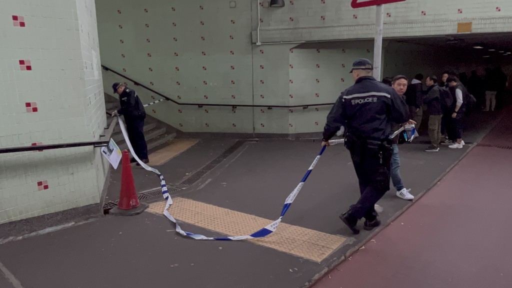 警方封鎖行人隧道範圍調查。蔡楚輝攝