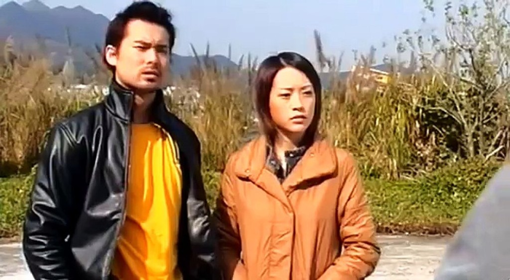 2003年放映的《九龍的天空之魔鬼屠夫》,其他演員有林雅詩(右)、顏仟汶、海俊傑(左),張碧珊,考古呀! 2003年放映的《九龍的天空之魔鬼屠夫》,其他演員有林雅詩(右)、顏仟汶、海俊傑(左),張碧珊,考古呀!