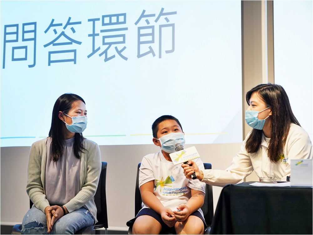 有家長表示,疫情期間兒子尤其缺乏運動,體重急速上升。疫情前獲派發的運動裝備已穿不下。凝動圖片