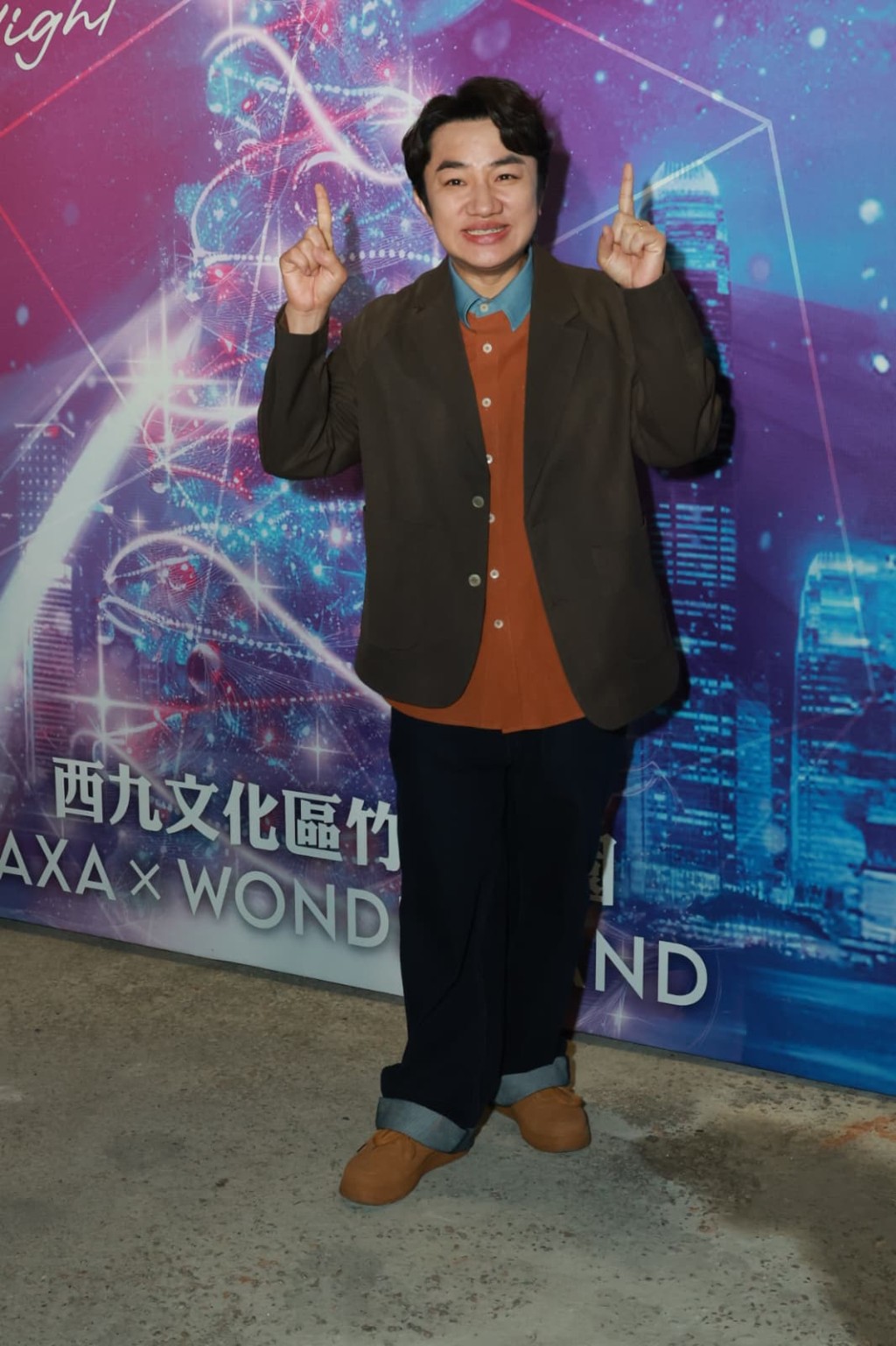 王祖藍以「藝人之家」成員身份出心出力,為《普世平安星光夜音樂會》忙不停。 王祖藍以「藝人之家」成員身份出心出力,為《普世平安星光夜音樂會》忙不停。