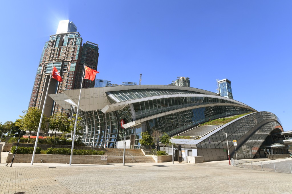 中秋节当天及翌日，各加开一对来往香港西九龙及北京西站、及来往香港西九龙及上海虹桥站的卧铺列车。资料图片