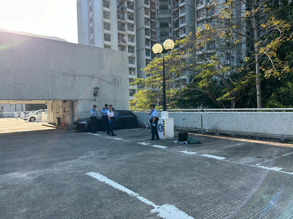 警員在場調查。 警員在場調查。