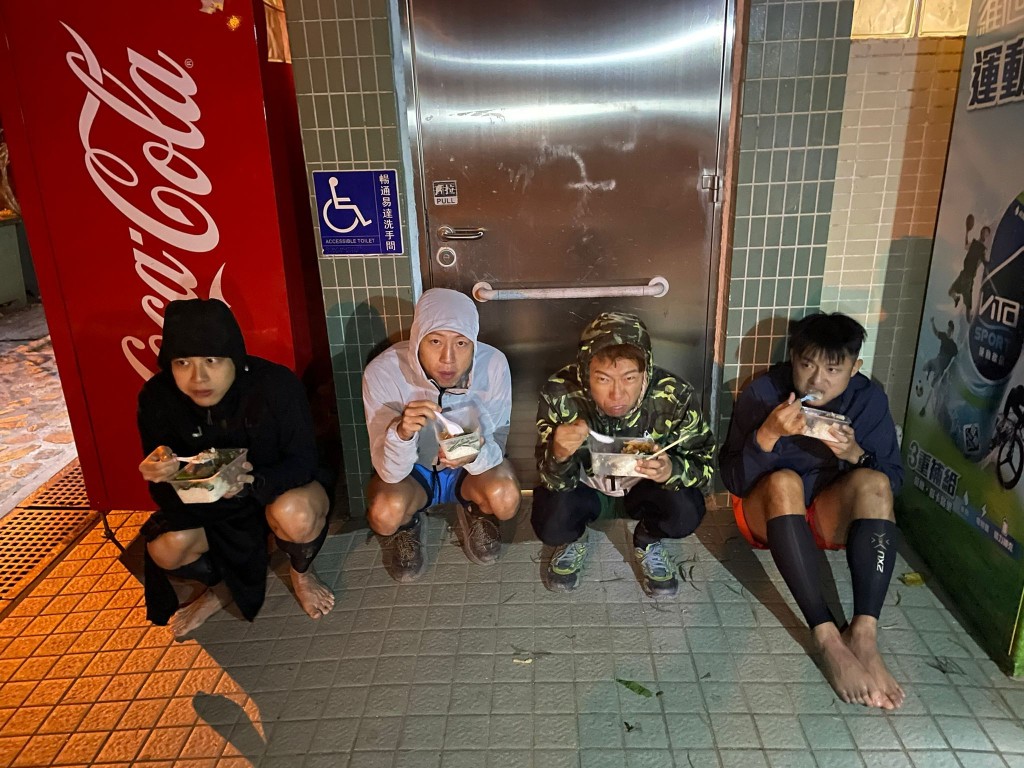 坐地開餐。