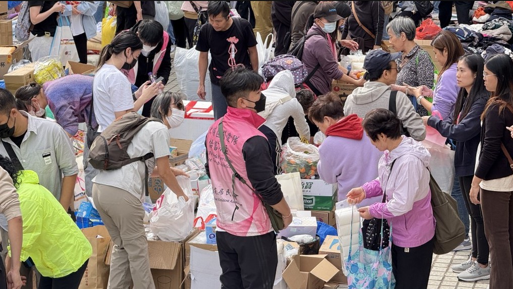 連日來不少市民及團體向居民捐出物資。資料圖片
