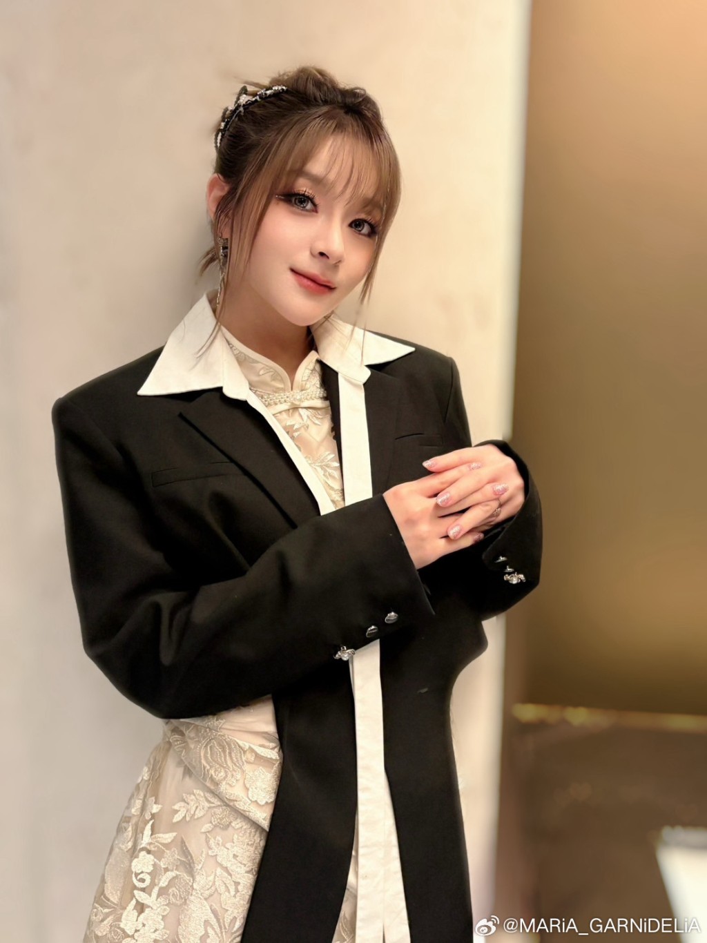 日本女歌手美依禮芽曾參演內地綜藝《乘風破浪的姐姐》。微博＠MARiA_GARNiDELiA