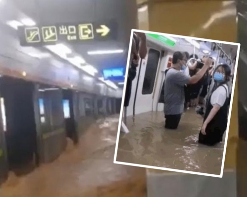 洪水湧入地鐵站五號線，500多名乘客被困。網圖