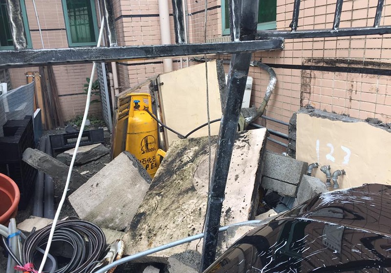 密斗車失控移入屋苑空地。