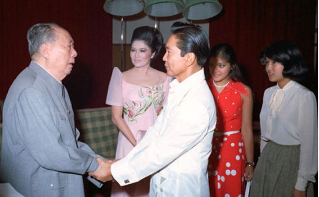1975年，中菲建交後，菲總統馬可斯訪華。