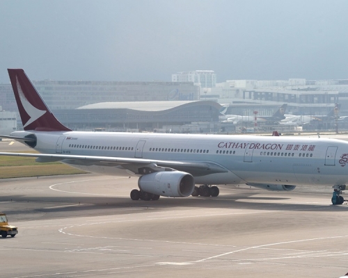 國泰港龍一班往日本客機因機長忘記帶航圖須中途折。資料圖片