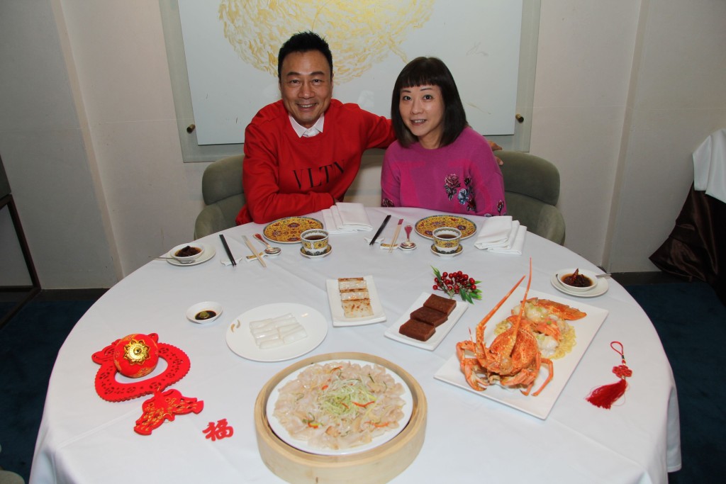 拍拖開餐兩公婆食賀年菜慶祝情人節,祥仔最愛食籠仔蒸象拔蚌,夾住腸粉一齊食好特式,而且象拔蚌夠脆嫩一啲都唔韌。