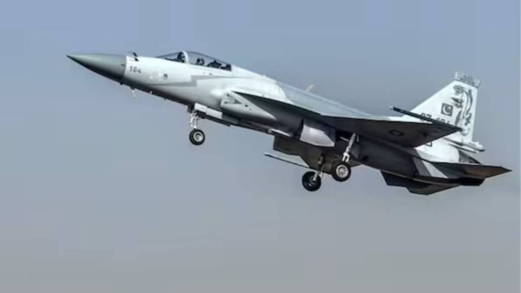 印巴空戰中，中國戰機大放異彩，有傳阿塞拜疆追購24架「梟龍」（圖）戰機。路透社