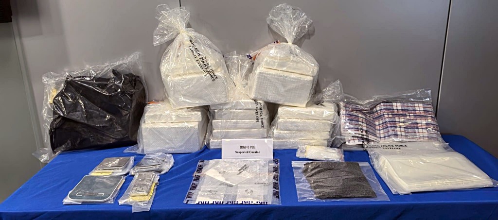 警方展示有關證物。