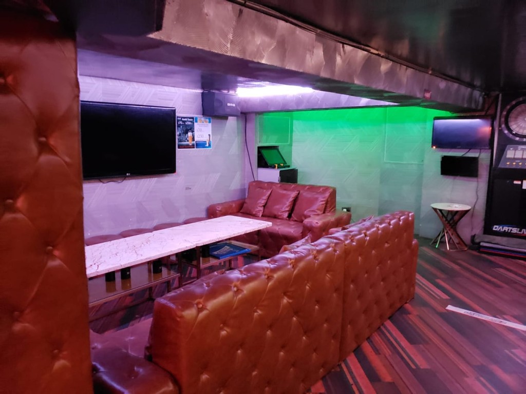 26歲男子源頭不明,於大埔的酒吧A Inn Club工作。A Inn Club FB圖片