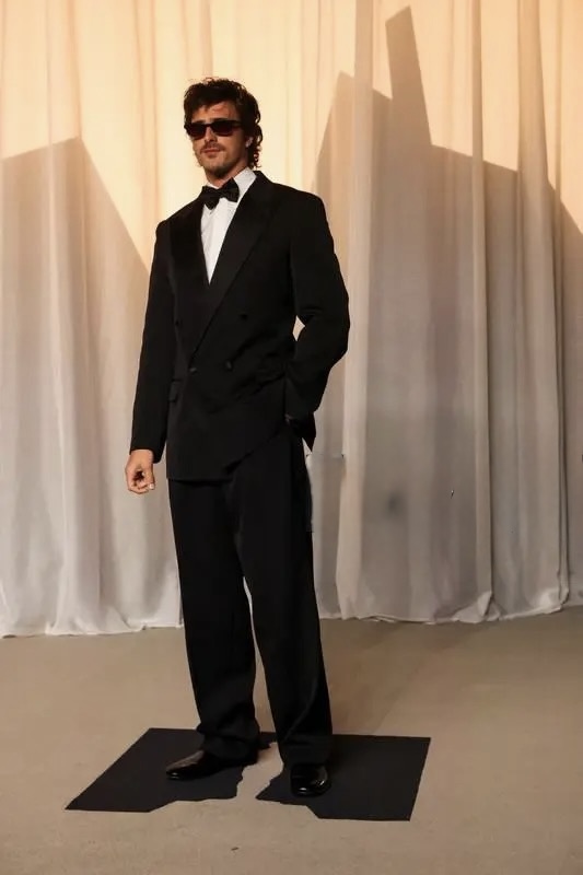 Jacob Elordi與女友Kendall Jenner在紅地毯上前後腳。
