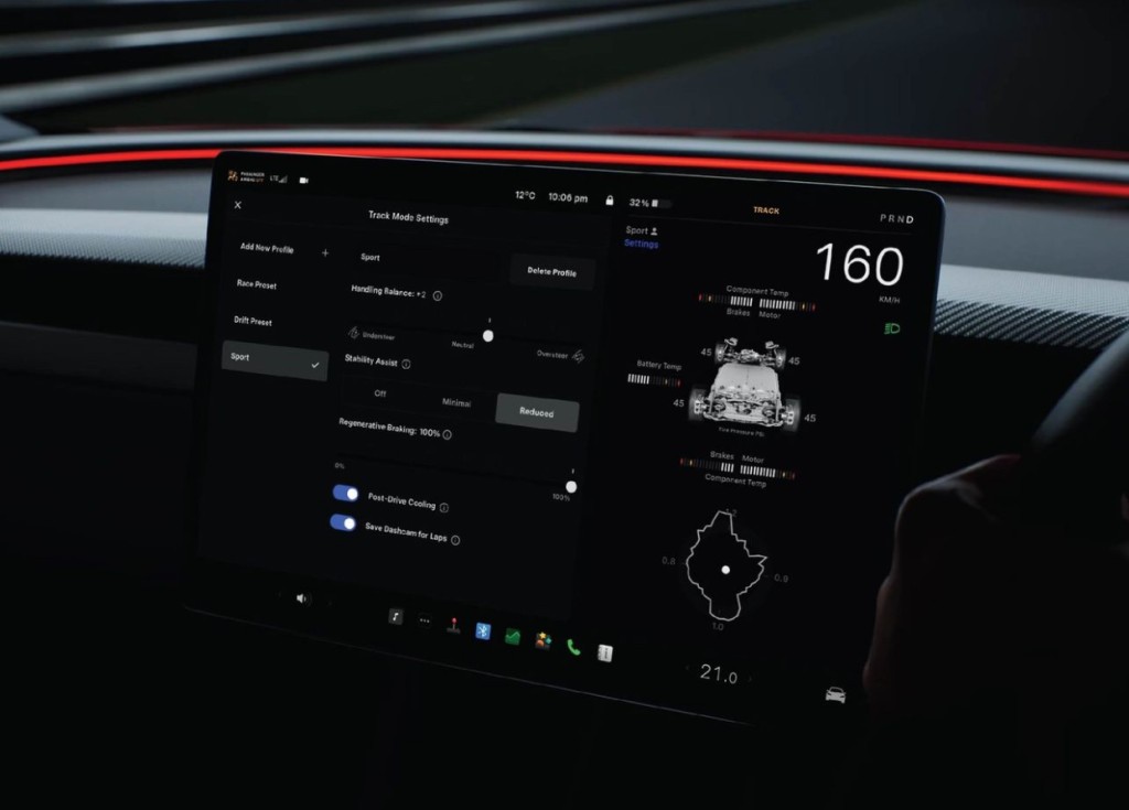 Tesla Model 3 Performance AWD高性能版中控台觸控面板加入賽道模式