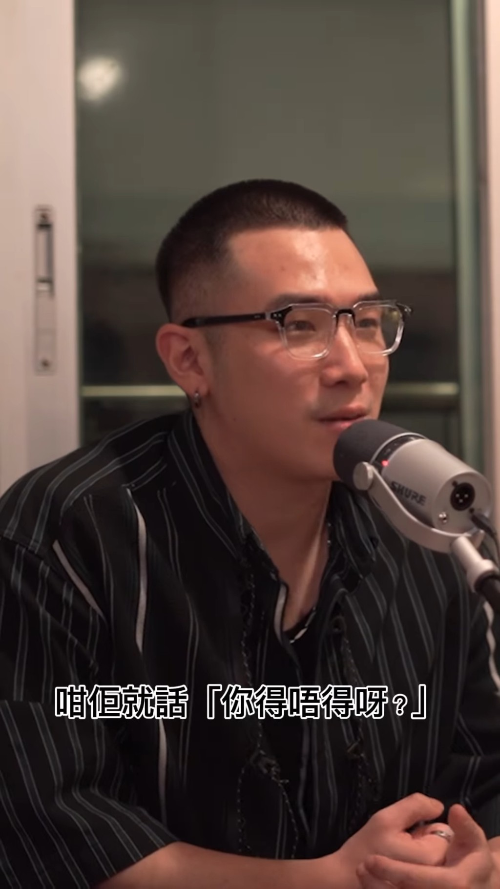 姜卓文又說:「咁佢問我『你得唔得呀?』跟住我就除褲,坐喺電腦前,結果佢影咗我相。第二日返學就唔同晒啦,佢send晒出去啊,呢啲先叫丟臉呀嘛!」 姜卓文又說:「咁佢問我『你得唔得呀?』跟住我就除褲,坐喺電腦前,結果佢影咗我相。第二日返學就唔同晒啦,佢send晒出去啊,呢啲先叫丟臉呀嘛!」