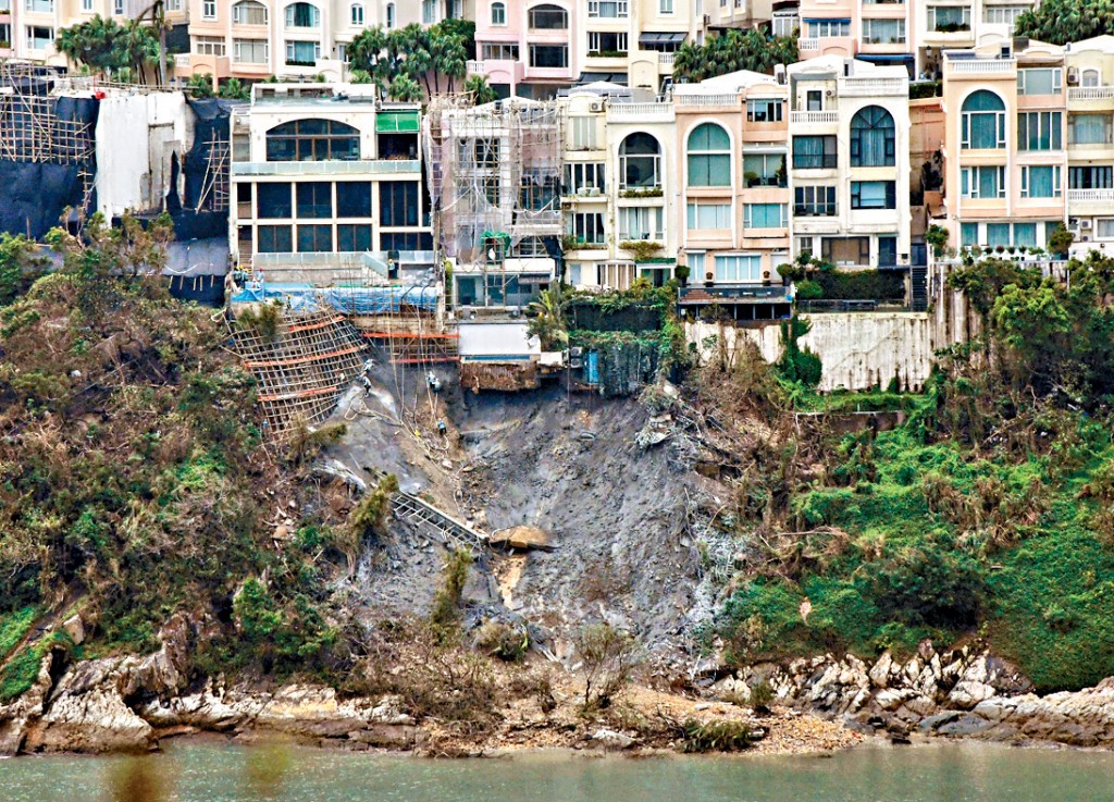 紅山半島於2023年9月黑雨下，出現山泥傾瀉，其後多間獨立屋的業主因涉僭建遭票控。