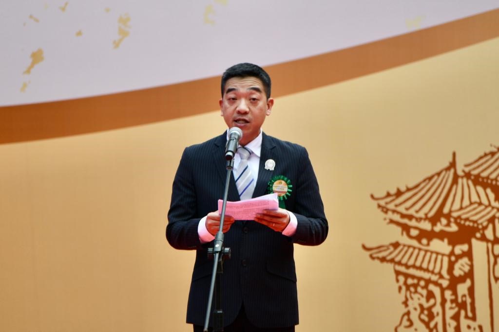 王忠巡致辞时表示，国家观念对青少年来说非常重要。卢江球摄