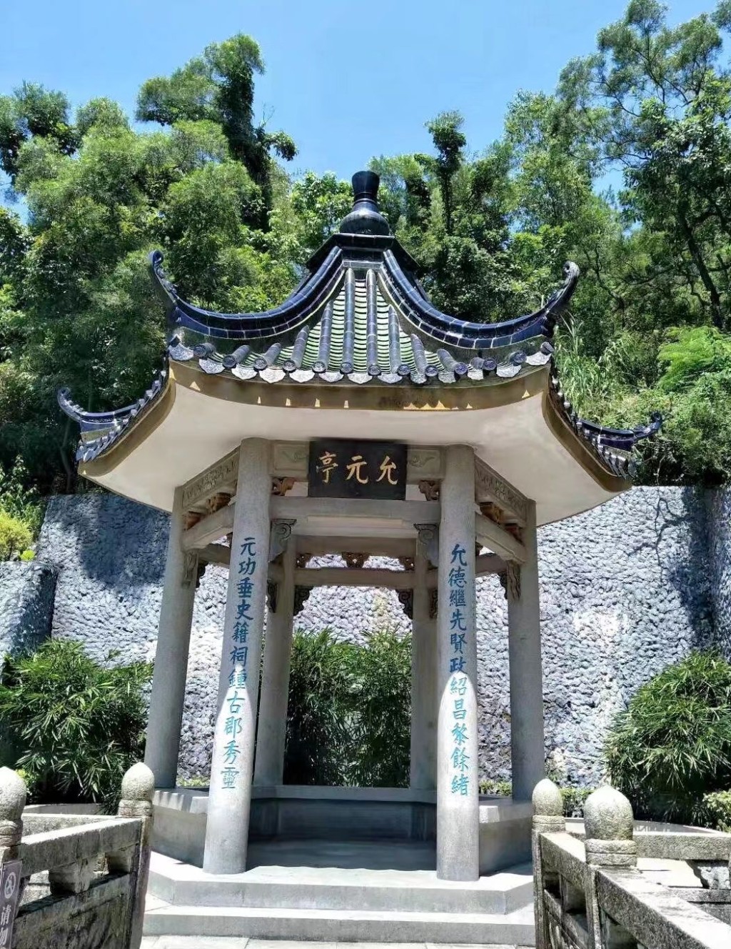 潮州旅游好去处2024｜2. 韩文公祠 景区1984年修复，加建允元亭，纪念宋太守丁允元迁祠功绩。（图片来源：林墨柒@小红书）