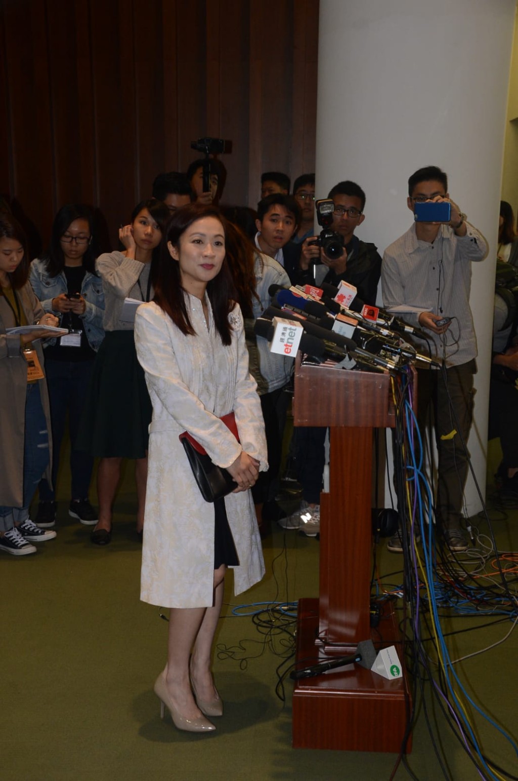 在立法會九龍西補選當選的陳凱欣,今早到立法會宣誓就任。