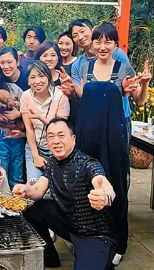 ■劉心悠(右)不介意老公(右二)容貌曝光。 ■劉心悠(右)不介意老公(右二)容貌曝光。