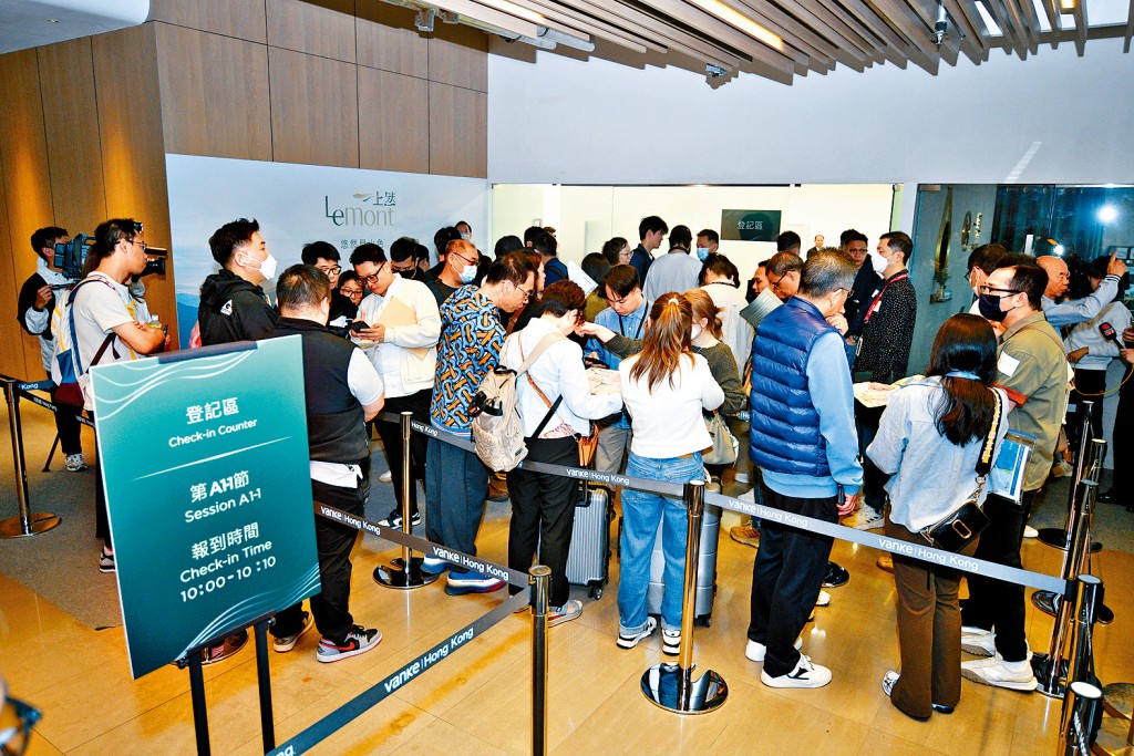 上然過去周末首輪銷售取得近沽清成績,隨即加推於周內進行次輪銷售。
