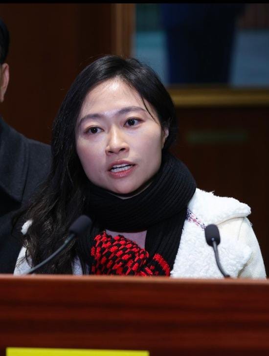 工联会立法会议员陈颖欣表示，政府应继续严查事件，审视个中是否有人或公司涉失实陈述或诈骗。