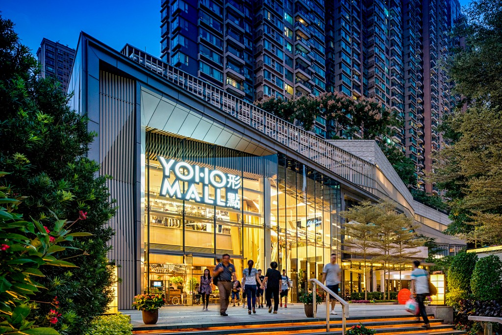 最近有網民發現本地商場的顧客服務中心「大進化」,其中位於元朗的YOHO MALL更列明供應多項免費貼身應急服務(官網) 最近有網民發現本地商場的顧客服務中心「大進化」,其中位於元朗的YOHO MALL更列明供應多項免費貼身應急服務(官網)