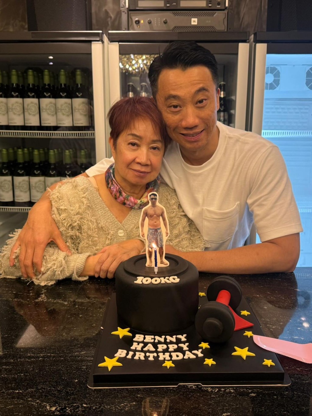 楊振源與媽咪合照。 楊振源與媽咪合照。